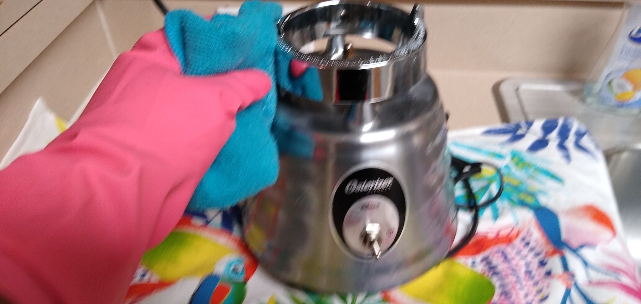 HOW TO CLEAN YOUR BLENDER THE (PROPER WAY)
